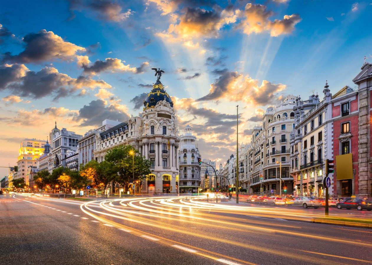 La Reina De Gran Via - Parking Tph Bed & Breakfast Madrid Exterior photo