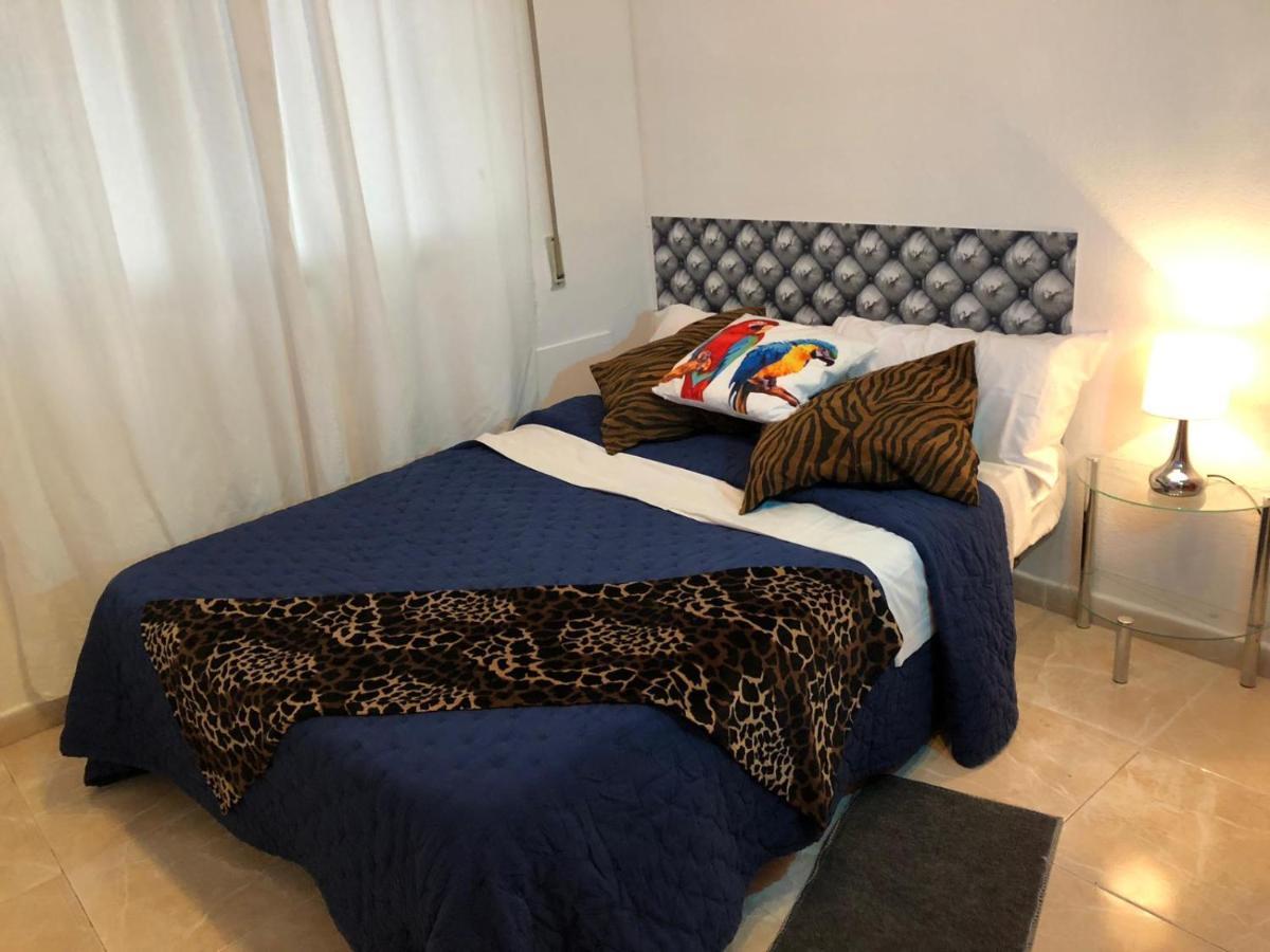 La Reina De Gran Via - Parking Tph Bed & Breakfast Madrid Exterior photo