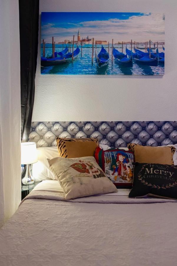 La Reina De Gran Via - Parking Tph Bed & Breakfast Madrid Exterior photo